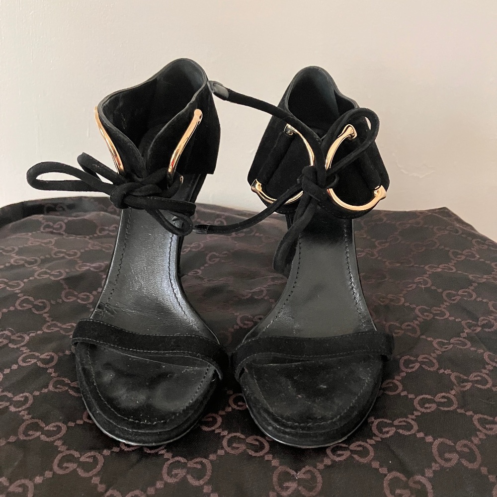 GUCCI SILVER STIRRUP SUEDE HEELS - Picture 1 of 9